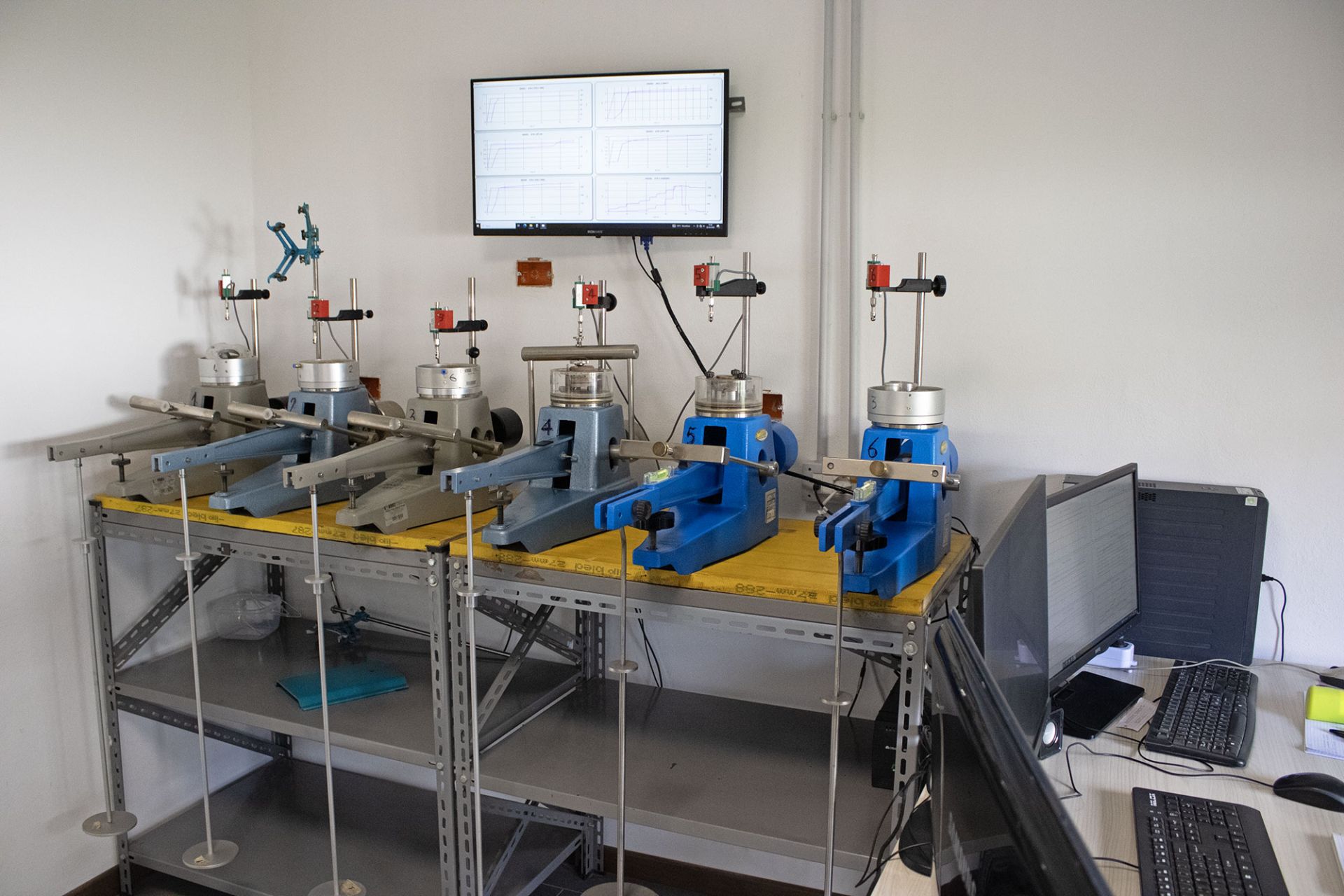 Laboratorio terre e rocce